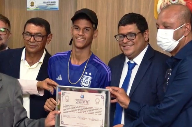 Luva de Pedreiro recebe homenagem na Câmara de Quijingue