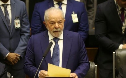 O presidente eleito do Brasil, Luiz Inácio Lula da Silva, durante seu discurso na cerimônia de posse no Congresso Nacional