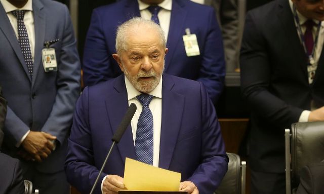 O presidente eleito do Brasil, Luiz Inácio Lula da Silva, durante seu discurso na cerimônia de posse no Congresso Nacional