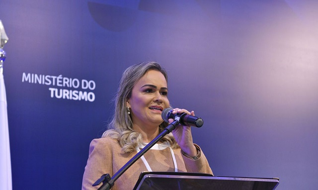 ministra turismo daniela carneiro