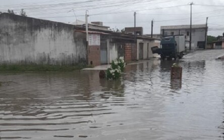 rua-adamantina-papagaio-chuvas-em-feira-alagamento-whatsapp-640