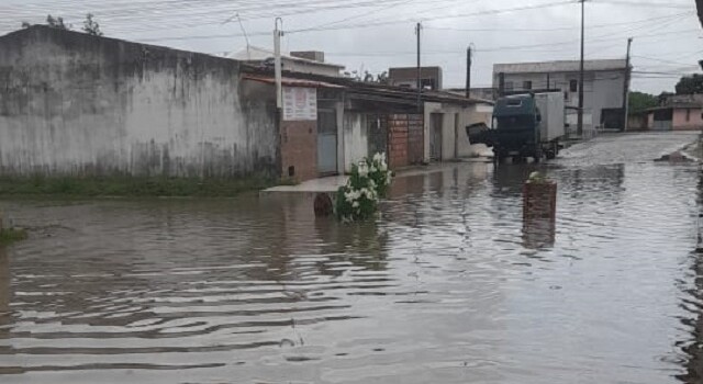 rua-adamantina-papagaio-chuvas-em-feira-alagamento-whatsapp-640