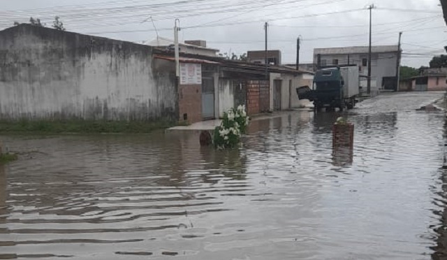 rua-adamantina-papagaio-chuvas-em-feira-alagamento-whatsapp-640