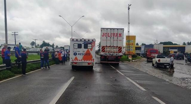 Motociclista morre vítima de atropelamento na BR-324. (Foto: Reprodução/ PRF)