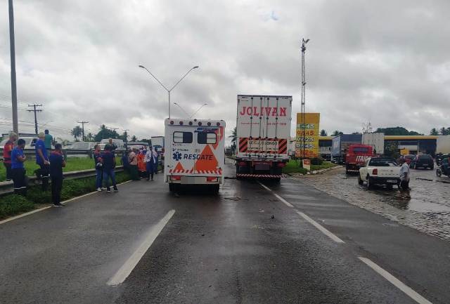 Motociclista morre vítima de atropelamento na BR-324. (Foto: Reprodução/ PRF)