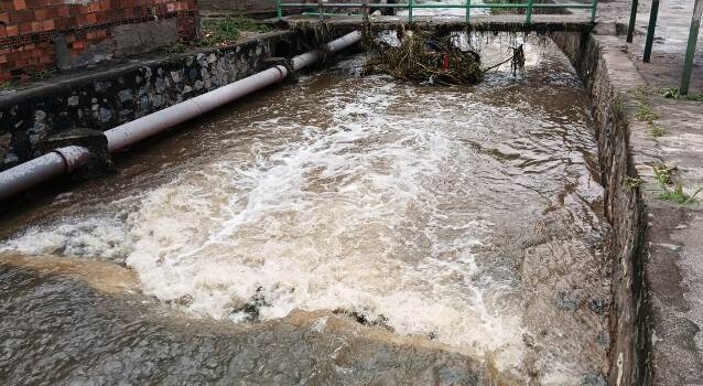 Moradores sofrem prejuízos após canal transbordar no Feira X_ Foto Paulo José_Acorda Cidade