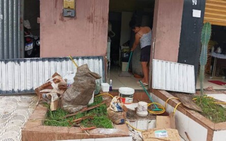 Moradores sofrem prejuízos após canal transbordar no Feira X_ Foto Paulo José_Acorda Cidade