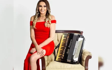 Rita de Cássia compôs sucessos como "Meu Vaqueiro, Meu Peão" e "Saga de um Vaqueiro". Foto: Divulgação