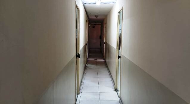 Sem ampla reforma há anos, o prédio anexo da Câmara Municipal de Vereadores de Feira de Santana poderá ser interditado. (Foto: Paulo José/ Acorda Cidade)