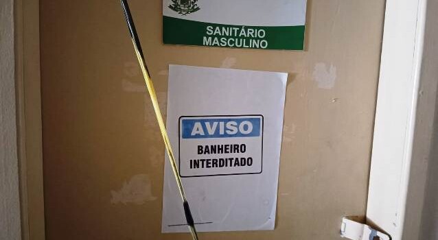Sem ampla reforma há anos, o prédio anexo da Câmara Municipal de Vereadores de Feira de Santana poderá ser interditado. (Foto: Paulo José/ Acorda Cidade)