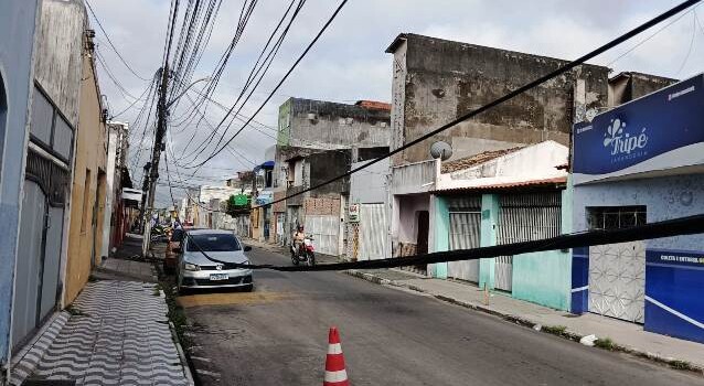 Fios telefônicos na Cristovão Barreto_ Foto Paulo José_Acorda Cidade