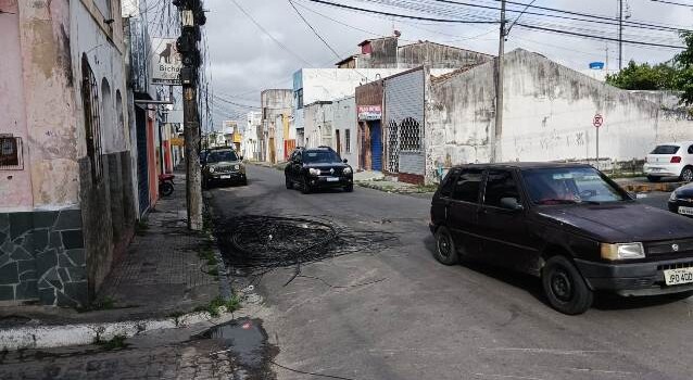 Fios telefônicos na Cristovão Barreto_ Foto Paulo José_Acorda Cidade