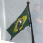 Móveis e janelas danificadas no Palácio do Planalto.