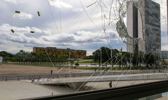 Palácio do Planalto após a destruição de vândalos