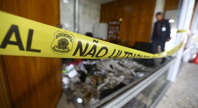 Atos antidemocráticos