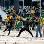 Manifestantes invadem Congresso, STF e Palácio do Planalto.