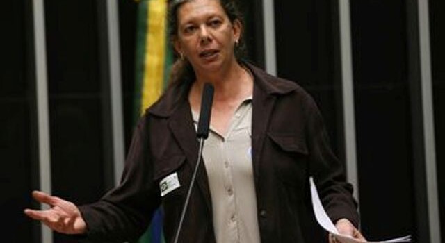 Brasília - A ex-atleta Ana Moser participa de sessão solene da Câmara dos Deputados pela educação pública de qualidade 