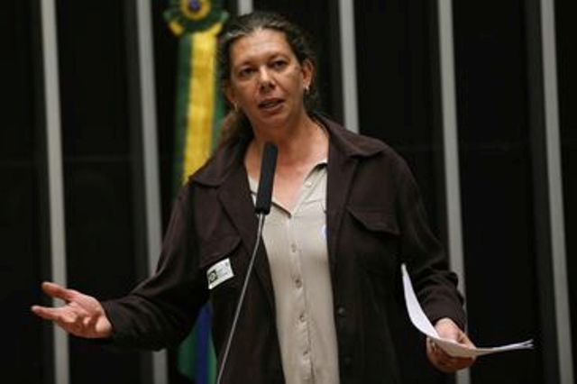 Brasília - A ex-atleta Ana Moser participa de sessão solene da Câmara dos Deputados pela educação pública de qualidade 