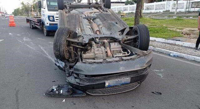 veículo capotad