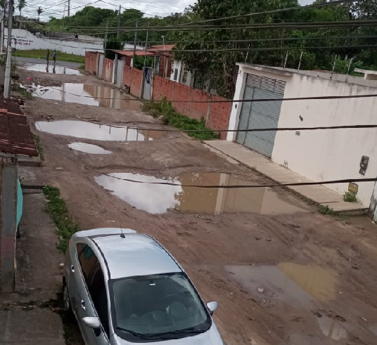 Rua sem pavimentação e buracos; confira os flagrantes