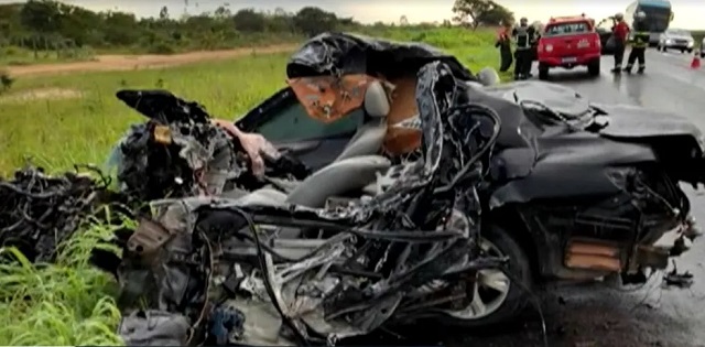 Motorista morre em acidente entre carro e caminhão no oeste da BA