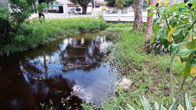 Projeto coleta dados sobre rios que cortam Feira de Santana (Foto: Ed Santos/Acorda Cidade)