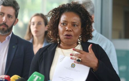 A ministra da Cultura, Margareth Menezes,fala à imprensa