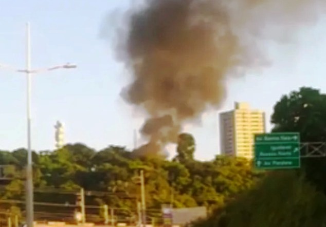 Galpão pegou fogo em Salvador nesta sexta (20