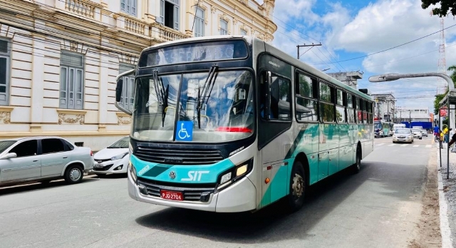 Ônibus urbanos _ Foto Andrews Pedra Branca Secom Feira