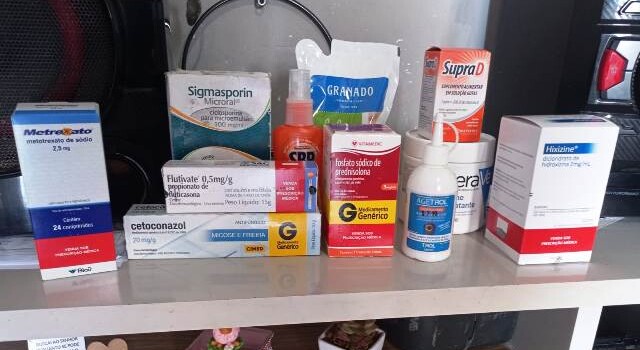 Mãe não consegue medicamento pelo SUS e pede ajuda da comunidade. (Foto: Ed Santos/Acorda Cidade)
