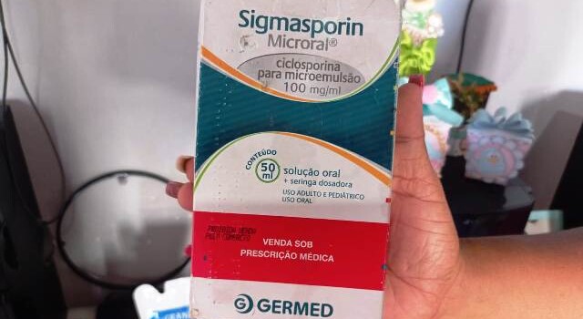 Mãe não consegue medicamento pelo SUS e pede ajuda da comunidade. (Foto: Ed Santos/Acorda Cidade)