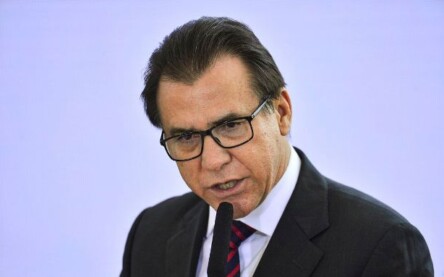 O ministro do Trabalho, Luiz Marinho, durante encontro com dirigentes de centrais sindicais, no Palácio do Planalto.