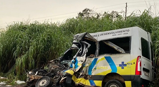 acidente  TO 280 tocantins  - vítimas - 12 - van destruída 
