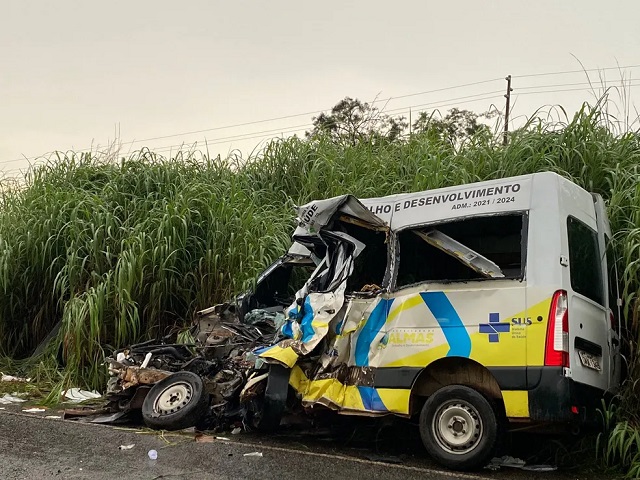 Saiba quem são as 12 pessoas que morreram em grave acidente entre van e caminhão na TO-280