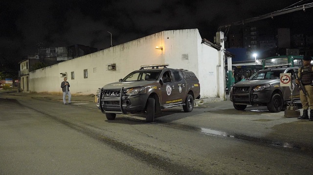 garagem ônibus polícia cobradores motoristas