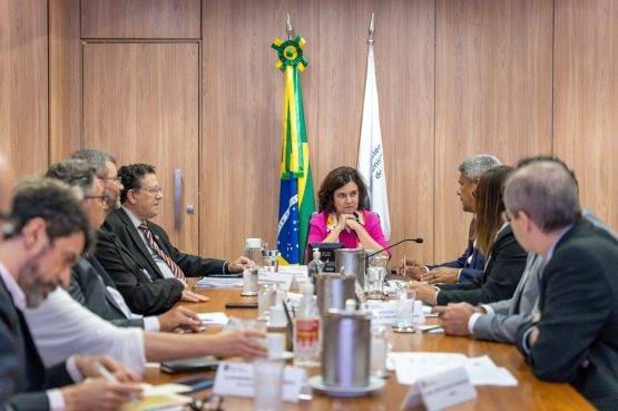 Em Brasília, Jerônimo e Roberta Santana discutem ampliação do Mutirão de Cirurgias Eletivas e reforço na vacinação