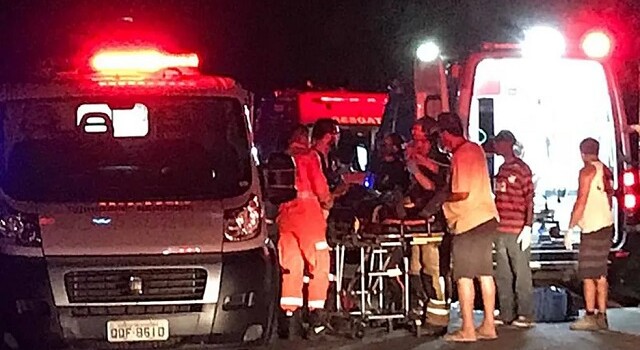 Ônibus com time de futebol cai de ponte e deixa mortos e feridos na BR-116 - bombeiros - minas gerais