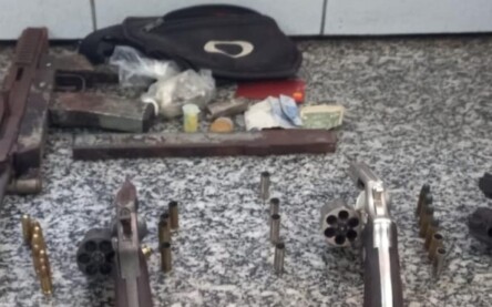 Quatro homens que iriam cometer crimes na Lavagem do Rio Vermelho morrem em confronto com a polícia Quatro homens que iriam cometer crimes na Lavagem do Rio Vermelho morrem em confronto com a polícia