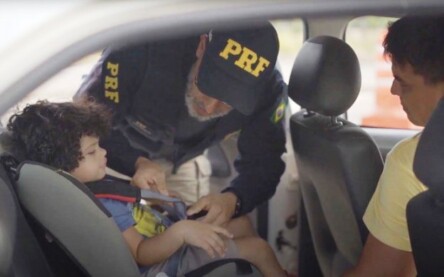Uso de cadeirinha em rodovias_ Foto Divulgação PRF