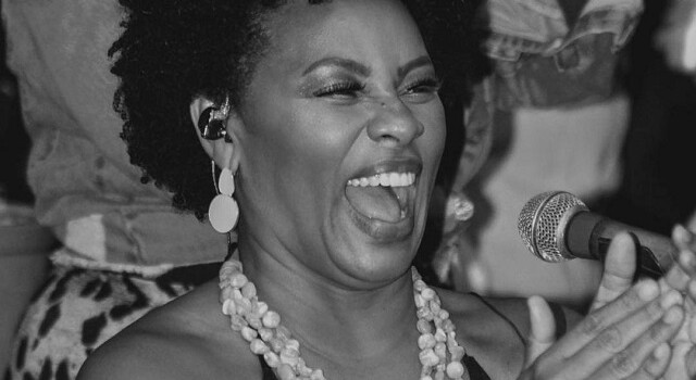 maryzélia - cantora - samba - feira - carnaval - arara - camarote - 2023