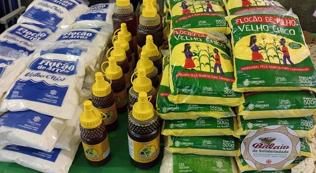 produtos - feira familiar - panelas - barro - mel - milho - feira da agricultura familiar - economia solidária 