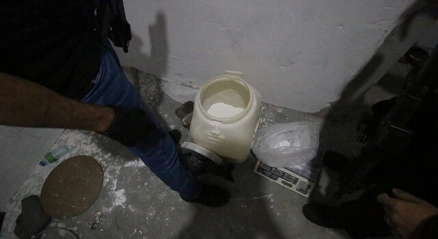 laboratório - cocaína - bahia - salvador - drogas - droga - 16 dias - casa  - balança - prensa - crack