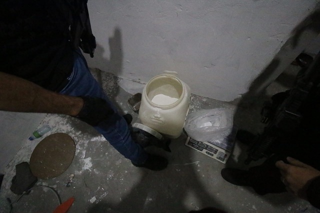 laboratório - cocaína - bahia - salvador - drogas - droga - 16 dias - casa  - balança - prensa - crack