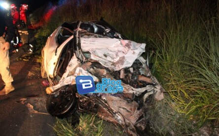 Pai, mãe e dois filhos morrem em acidente na BR-242