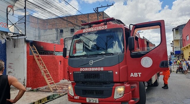 Incêndio no Tomba