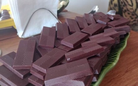 Primeira fábrica de chocolates da economia solidária do Brasil tem investimento de R$ 523 mil do Estado