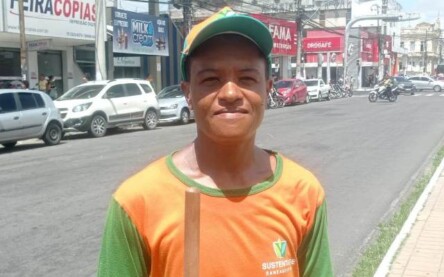 Agente de limpeza destaca seu amor pela profissão e exalta a força de trabalho da mulher: ‘Ela pode tudo o que quiser’