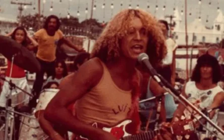Mais de 30 anos depois de ser lançada, música de Luiz Caldas ganha coreografia e viraliza em rede social