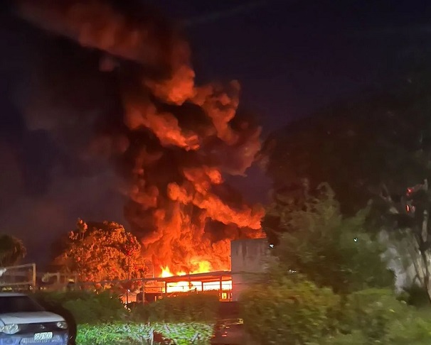 Incêndio de grande proporção destrói ônibus na Rodoviária de Amargosa