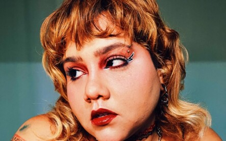 Cantora Pop Isa Roth